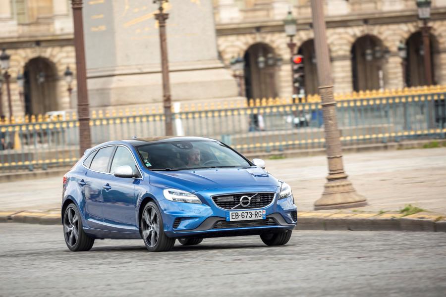  Volvo V40 D4 R-Design 2016 года  (фото 23 из 30)